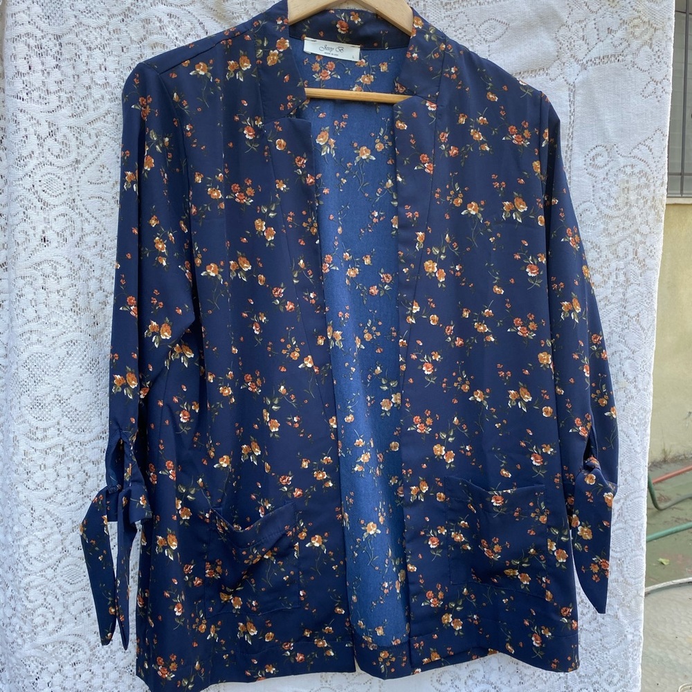 Women’s Blue Floral blazer, size Large